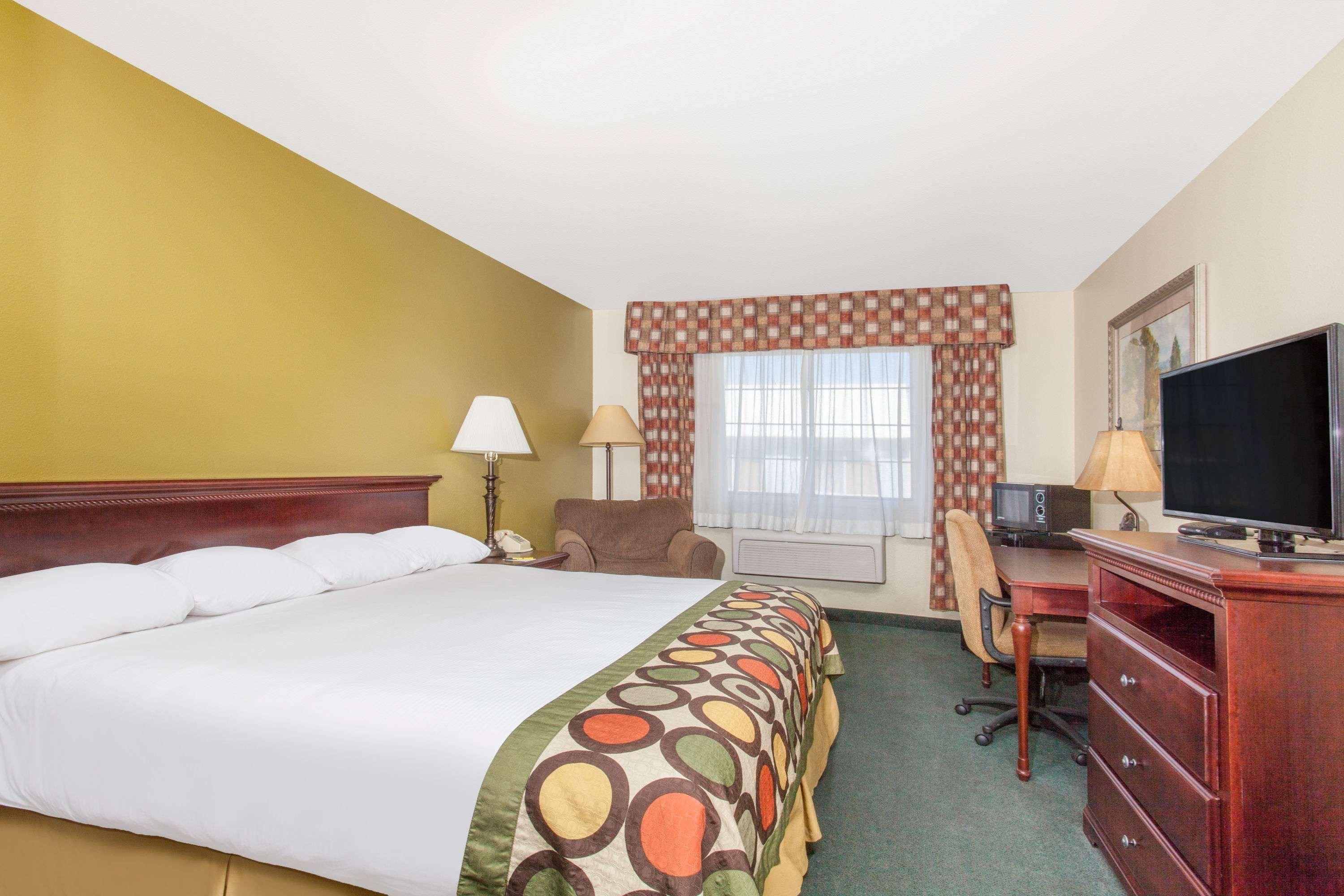 Super 8 By Wyndham Mccall Exterior photo