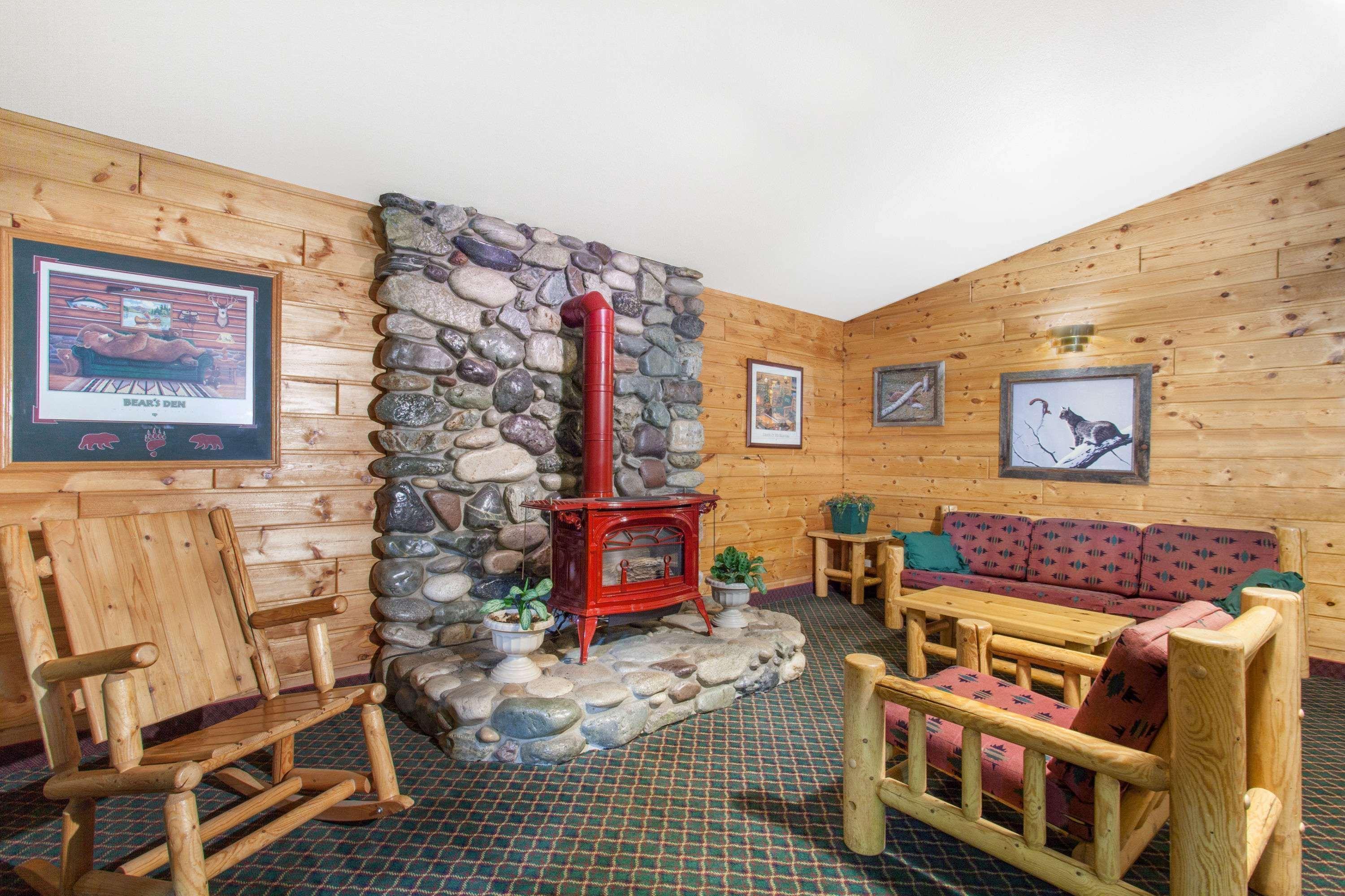 Super 8 By Wyndham Mccall Exterior photo