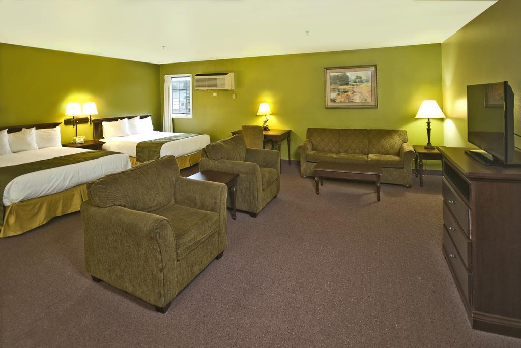 Super 8 By Wyndham Mccall Exterior photo
